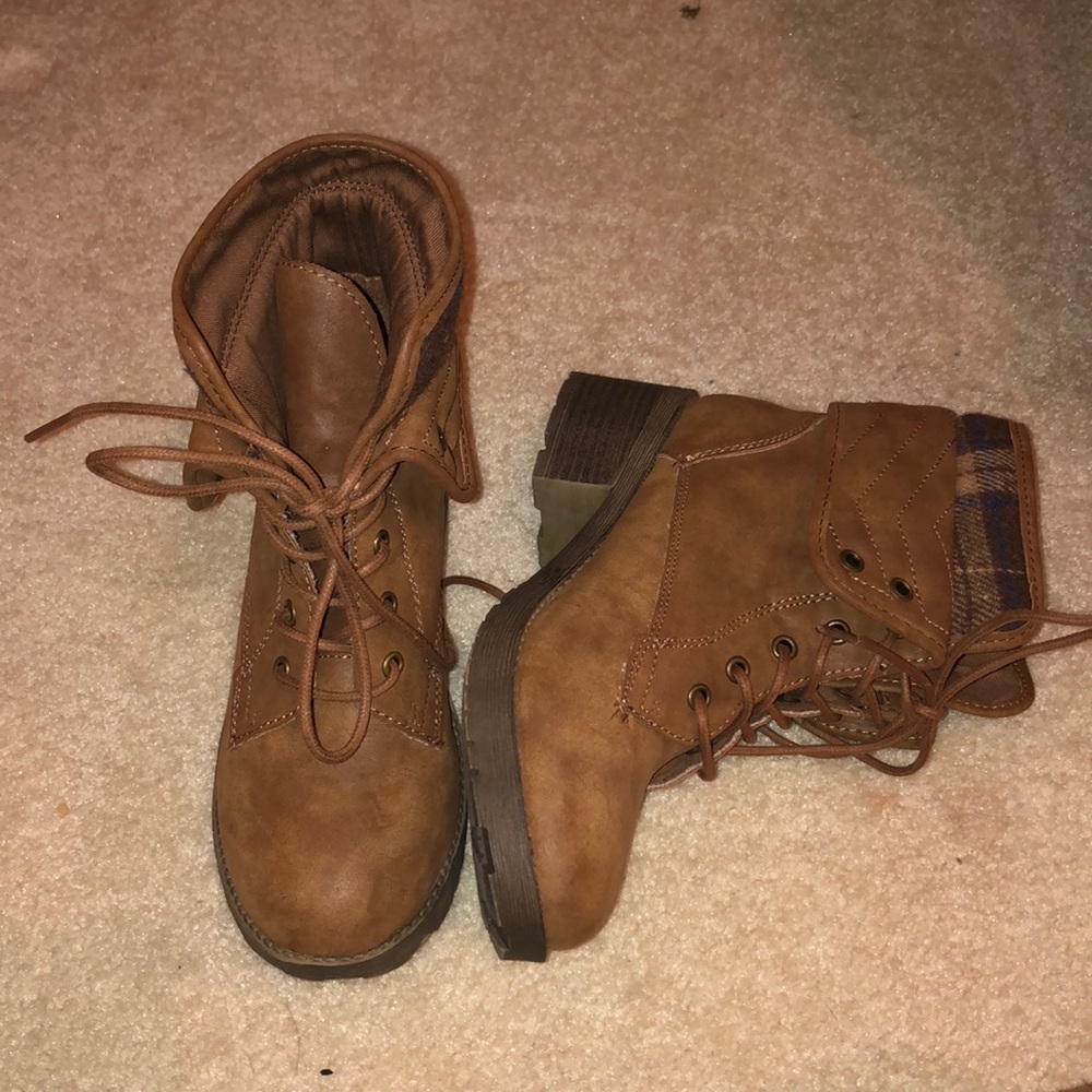 Brown bootie